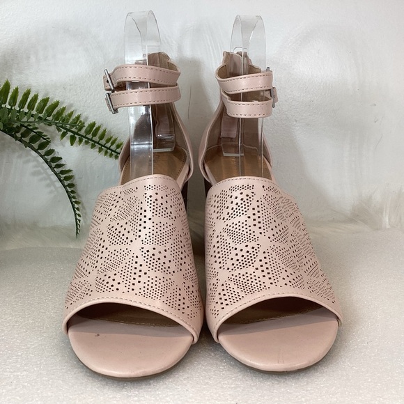 MAURICES JENNA DOUBLE STRAP LASER CUT BLOCK HEEL SANDALS PALE MAUVE SZ 9 - Picture 5 of 10